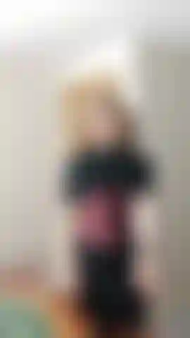 Giantess encolhe seu fetiche, come você, então traz você de volta para pisar e esmagar seu homenzinho.