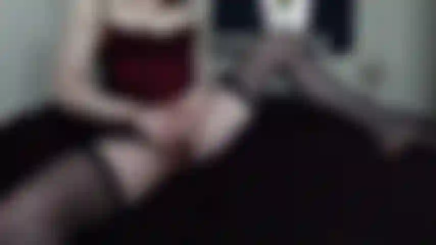 Meias pretas rubro-bascas dedilhando até o orgasmo.