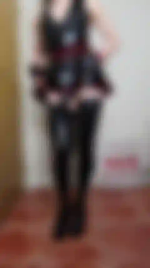 Vídeo de teste de látex strap-on bdsm domme.