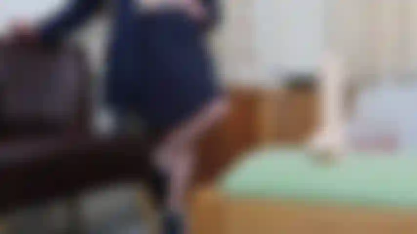 Sapatilha azul brogue nylon footjob, aqui estou para lhe dar o seu pé, desamarrar meus sapatos baixos azuis, remover meias brancas para acariciar seu (dildo) pau com meus pés nus de meias - adoro brincar com seu pau com meus pés se juntam com pés e voz ao seu esperma.