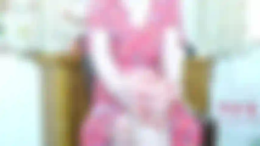 Summer lovin mr sp sph joi - oferta de bebida gelada em um dia quente que você não resiste. Em meu vestido de verão de algodão, conto a você verdades sobre seu pênis e sua falta de habilidade. Vislumbrando minhas meias, você fica indefesa enquanto eu conduzo seu joi até seu esperma.