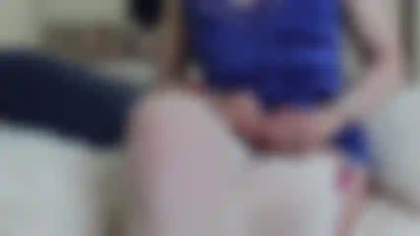 Meia de náilon branca com os pés - observe-me acariciar o vibrador com meus pés vestidos com meias brancas, sotaque britânico joi com contagem regressiva para seu esperma.