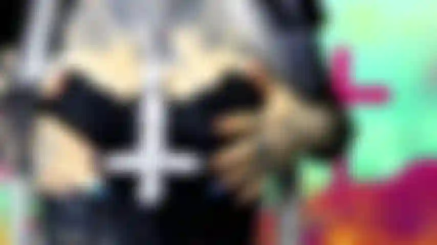 Sacuda seu sêmen demoníaco.