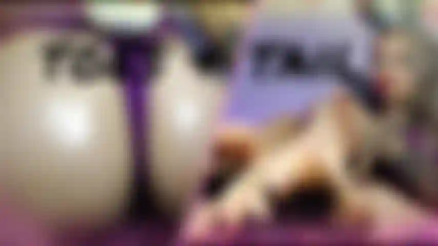 Dedos e cauda de coelho.