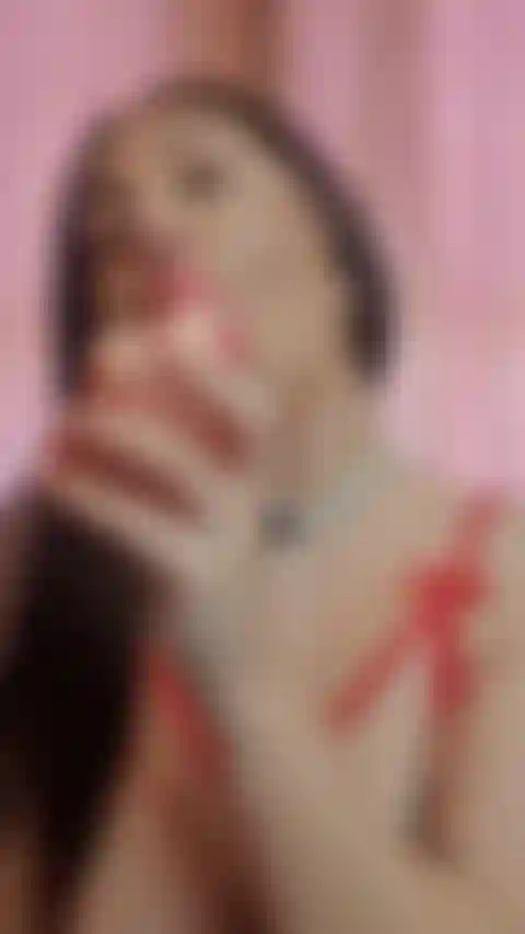 Chupando e babando no seu pau todo... Adoro o seu gosto na minha boca.