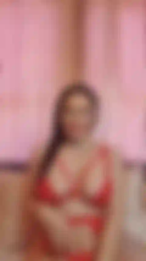 Exibindo meu corpo quente e curvilíneo em minha nova lingerie vermelha sexy, você vai adorar.