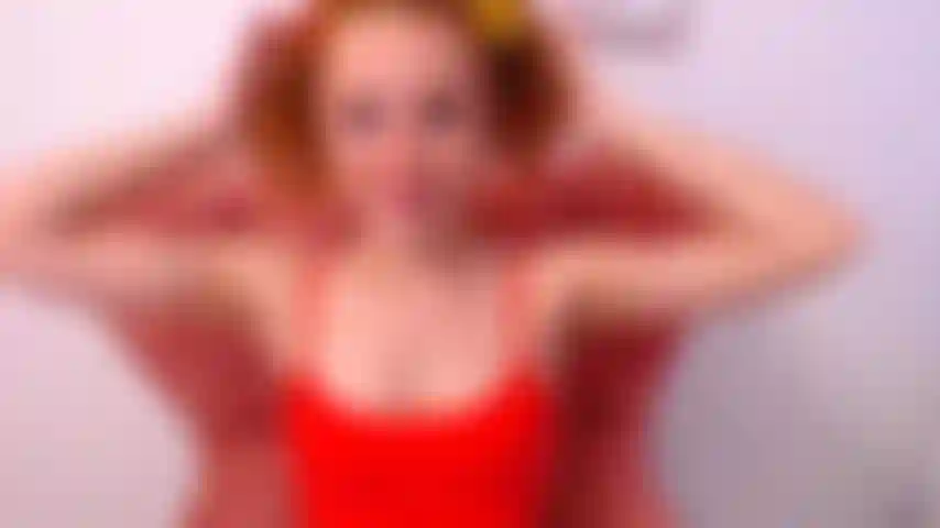 A menina das sardas faz strip.