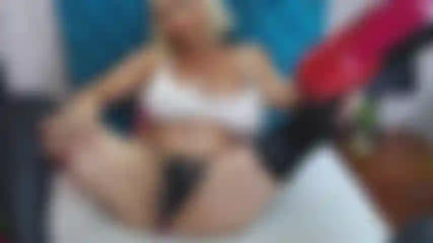 You can see how I touch my body and he came to wank my cock until I can't stand it and I release my cum on the heel