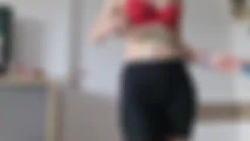 Fazendo arte no meu corpo nu // vídeo de pintura corporal.