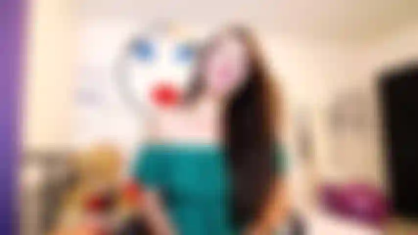 Assista a uma mulher se tornando uma puta louca;).