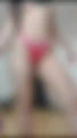 Em câmera lenta, quicando minha bunda na bola de ioga;).