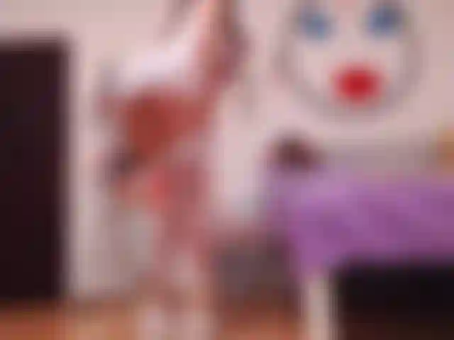 Adore minha bunda e minhas pernas compridas//roupa toda branca:*.