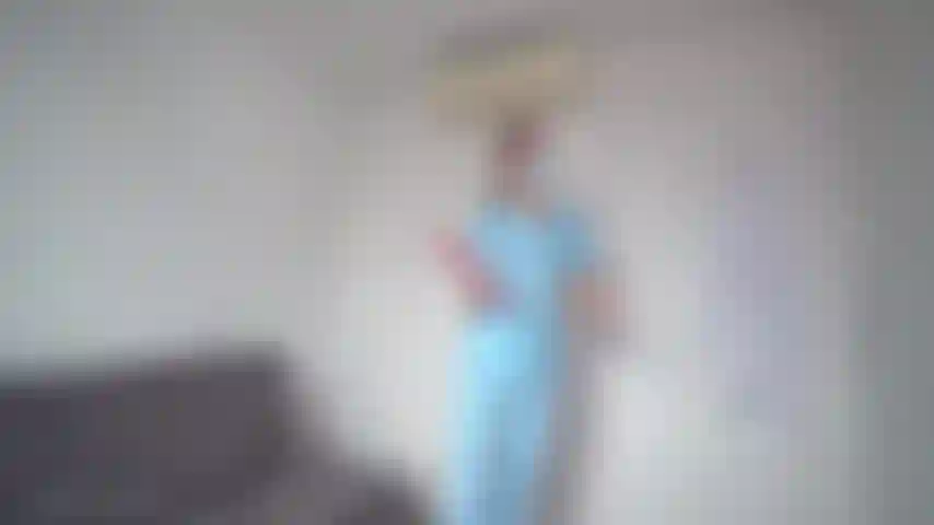 Enfermeira seduz cirurgião em cena de rpg.