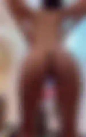 A CLOSE UP SQUATS OVER UR FACE