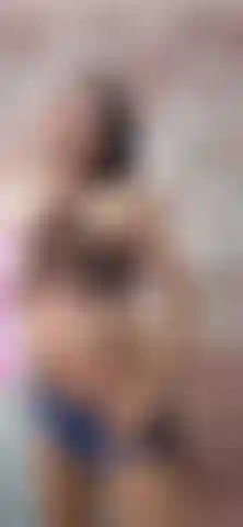 Come play with my body, come undress me and rub my pussy.