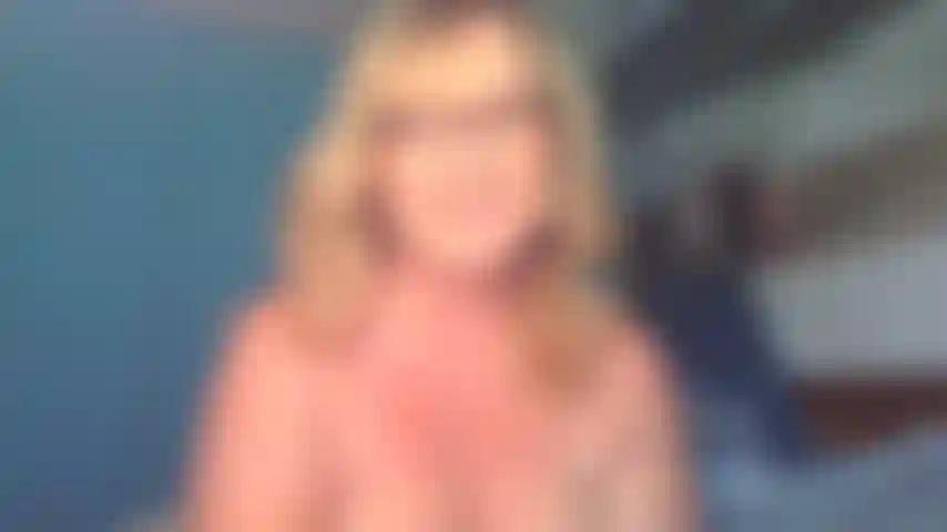 Titty fode e engole.