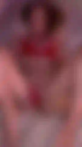 Fazendo minha boceta apertada, molhada e rosa esguichar.