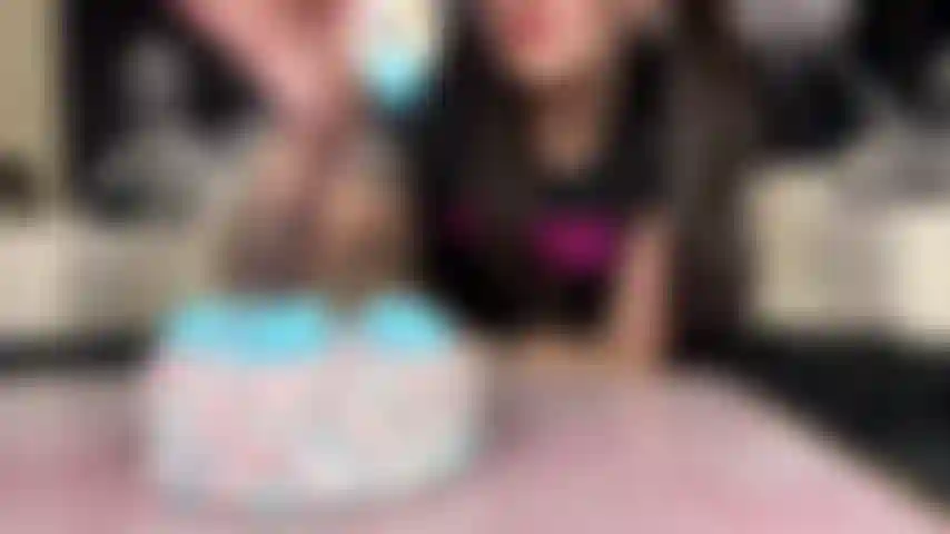 Saige Kiljoy smashes her cake with her juicy ass