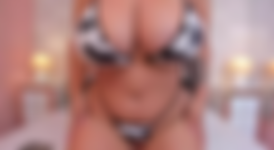 Tenho um corpo, rosto e seios lindos.