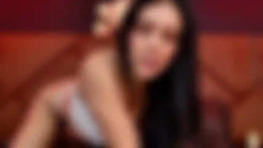 Hads acariciando seu pau devagar e molhado, cheio da minha saliva.