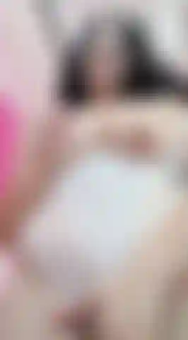 Curvas perigosas e cada centímetro da minha pele ardendo por você. Você gosta do que vê?