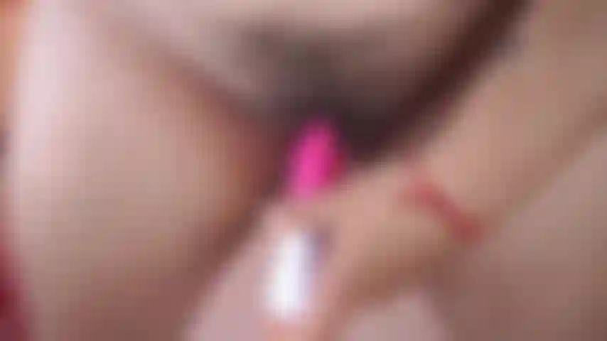 HAIRY PUSSY squirt through vibrator, it makes me moan loudly,