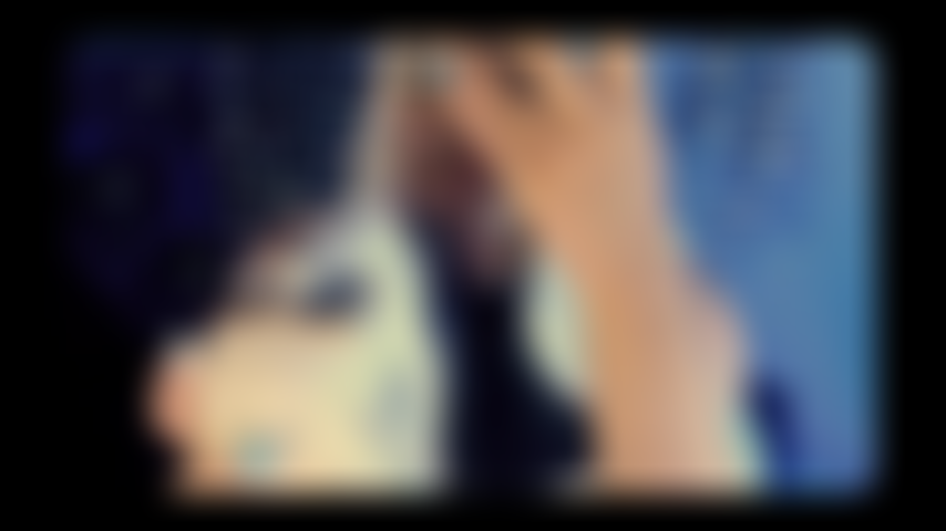 Uma bruxa sexy que faz você enganar a garganta com saliva e conversa suja.