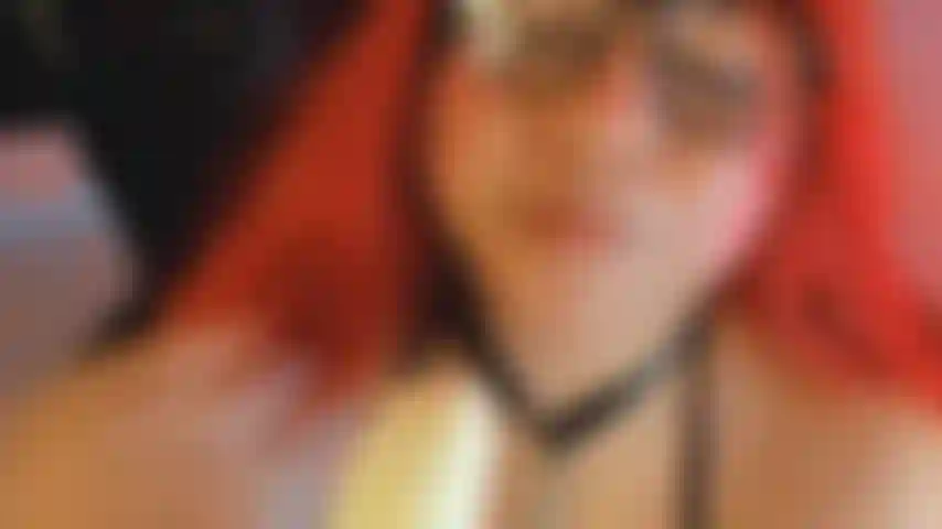 Kitty, cabelo ruivo, boquete sexy.