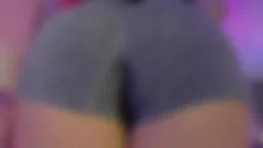 Saí da academia e comecei a brincar com um plug na minha bunda grande.