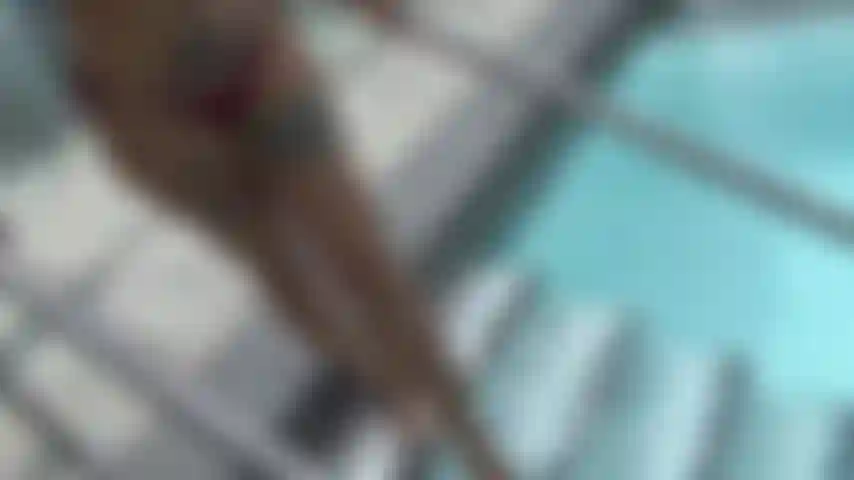 Você sempre fica com tesão na piscina.