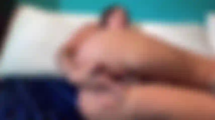 Dedilhado anal duplo.