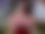 Natal impertinente. Lubrificada, flexionando meus músculos sensuais e brincando com minha bengala de vidro, fodendo bucetinha e fodendo peitões enormes. Muitos closes quentes!