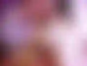 Observe meus seios de 1100cc explodindo para fora do meu micro biquíni flexionando meu peito, bombeando com flexões. Músculos!