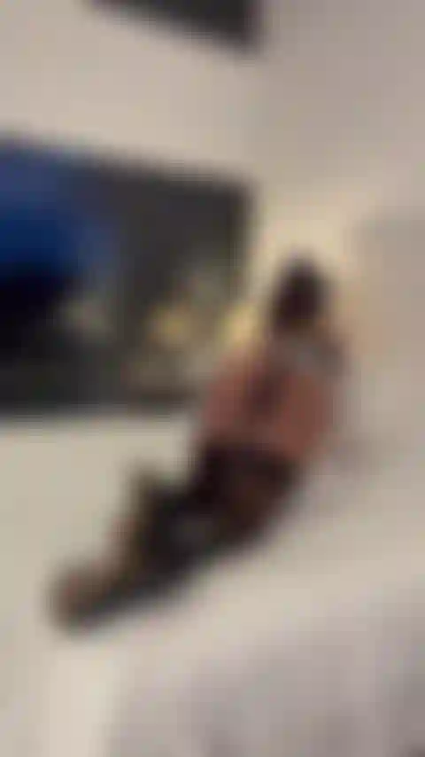 Você sujo? Deixe esta empregada soprar sua poeira!