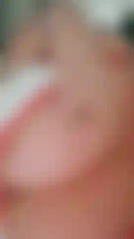 Tudo sobre meus enormes peitos naturais de putinha 😋 me veja tirando-os devagar do meu sutiãzinho pequenininho & brincando com eles pra você enquanto te digo pra gozar todo em cima deles 💦 a milf safada não estava sozinha em casa então falando baixinho pra você 😘#hugetits #massivetits #naturalbigtits #sucking #spitting #bouncing #hairup.