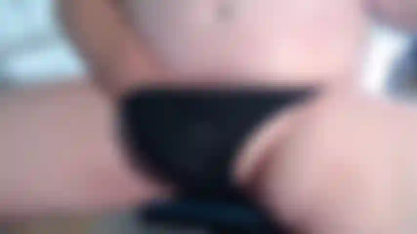 O brinquedo gush faz sam gozar enquanto está na câmera em uma sala pública mvf_05272022_2 _.