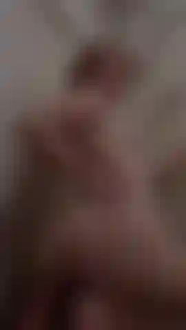 Tome um banho comigo... Posso te mostrar o quanto eu aproveito o meu corpo.