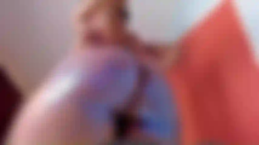 Passeio vibrador com purpurina no corpo.