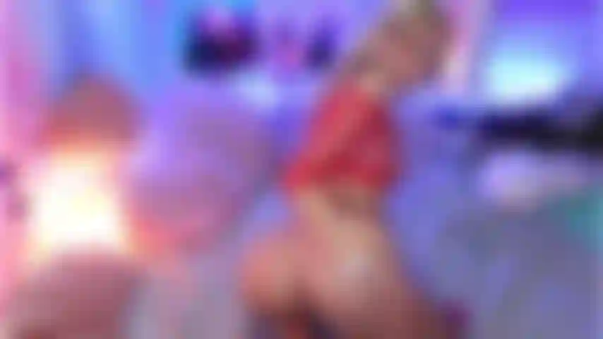 Estou me masturbando e te montando. Por favor goze em todo o meu rabo apertado!