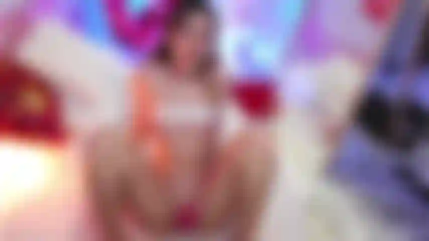 Vou pular no seu pau a noite toda até você atirar uma carga enorme em toda a minha buceta apertada, meu rosto bonito e peitos.