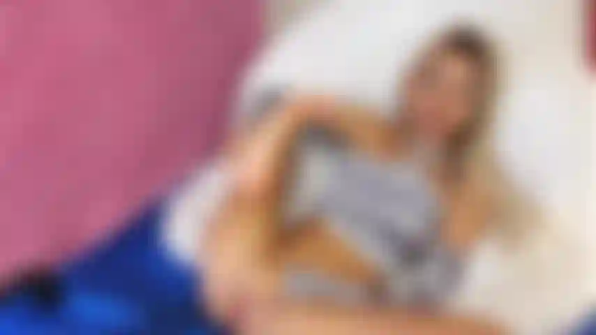 Vídeo de fetiche por pés: lambendo os dedos dos pés e me masturbando.