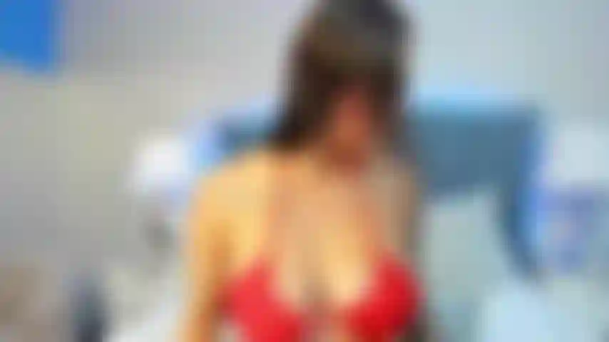 Peitos grandes e bucetinha exuberante.