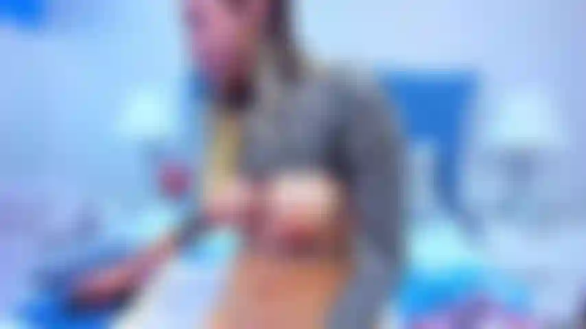 Venha curtir minha bucetinha suculenta de diversos ângulos.