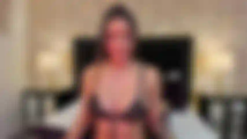 Mostro meu cuzinho lindo, gostaria de ver um anal.