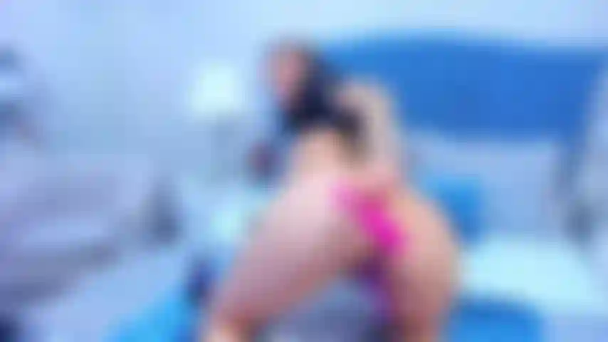 Venha curtir um anal delicioso enquanto minha exuberante vibra na minha bucetinha.