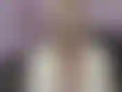 Uma colegial safada leva você para o quarto dela para se divertir!