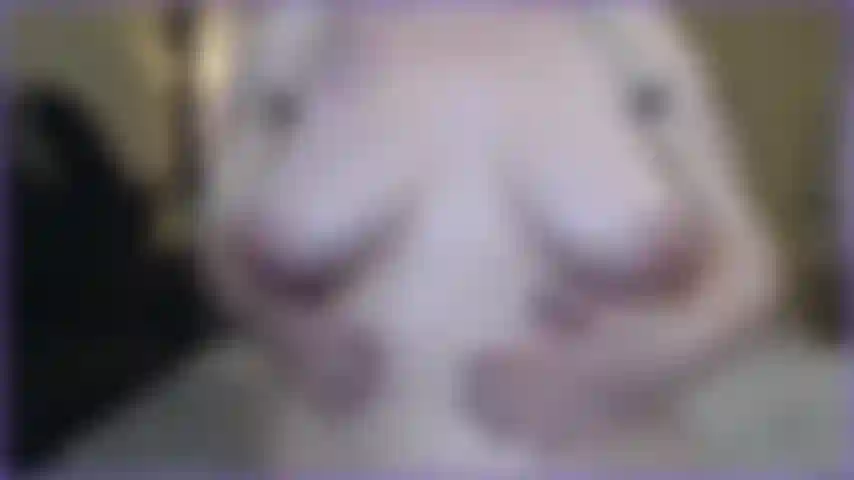 Bbw brinca com sua bucetinha pingando.