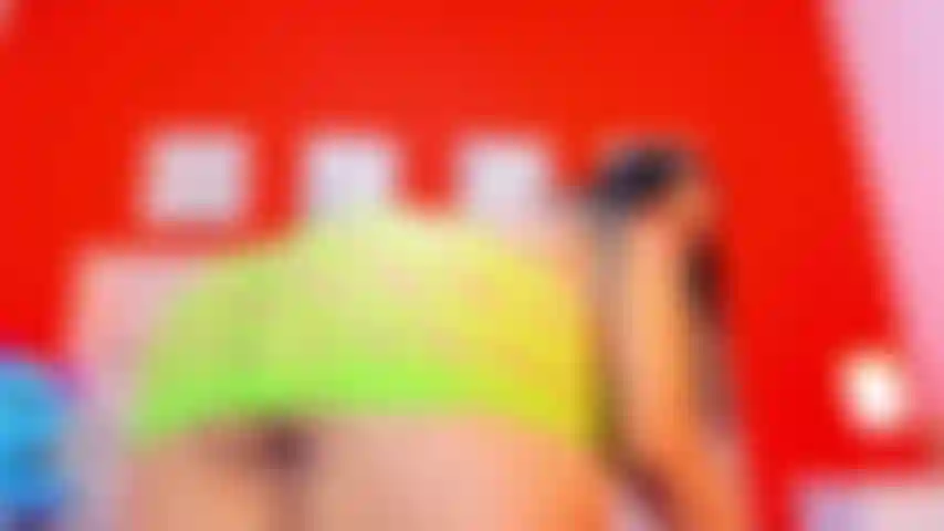 Palmas na bunda + zoom babaca.