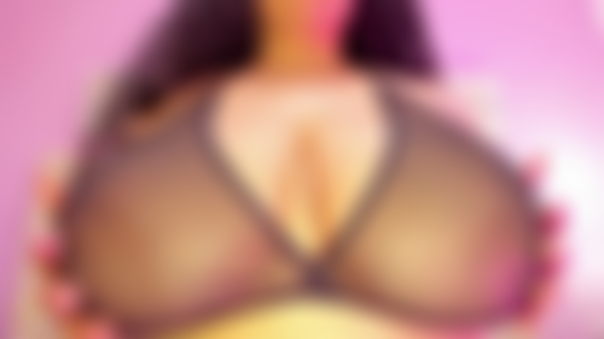 Tenho seios grandes.