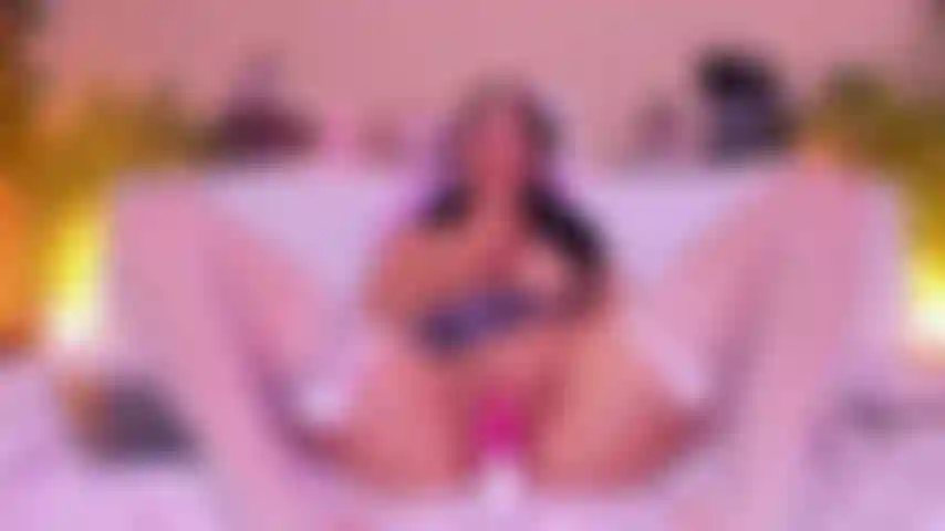 Uma colegial chupando seu pau e brincando com minha buceta.